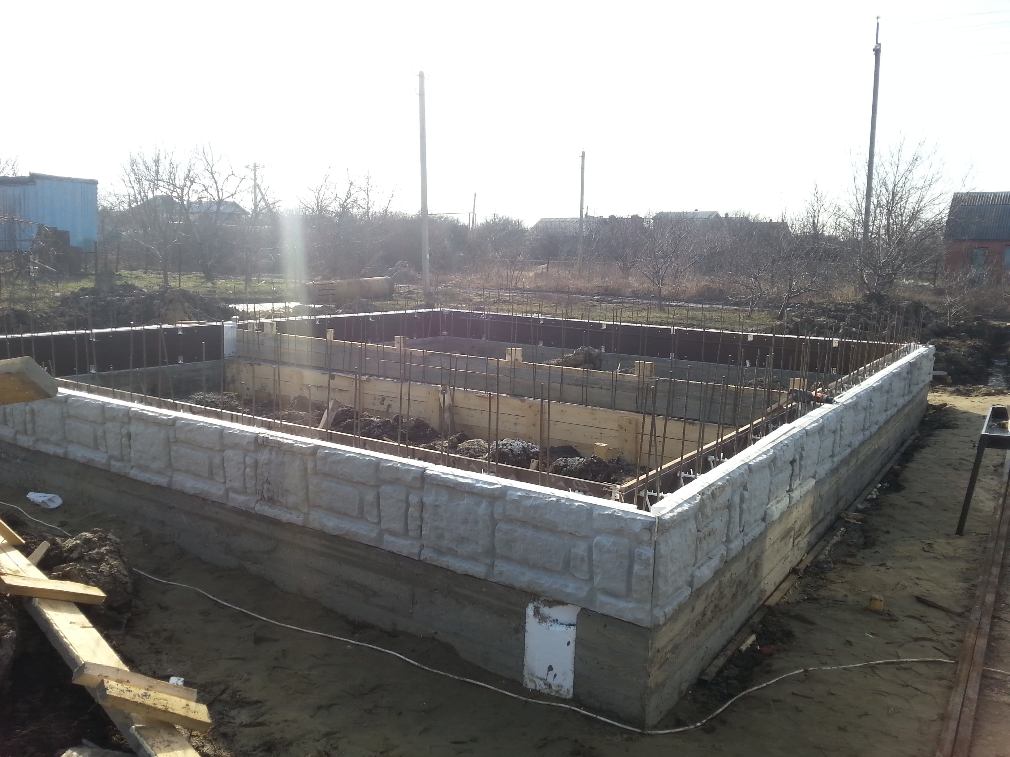 Установка цоколь из техноблока.