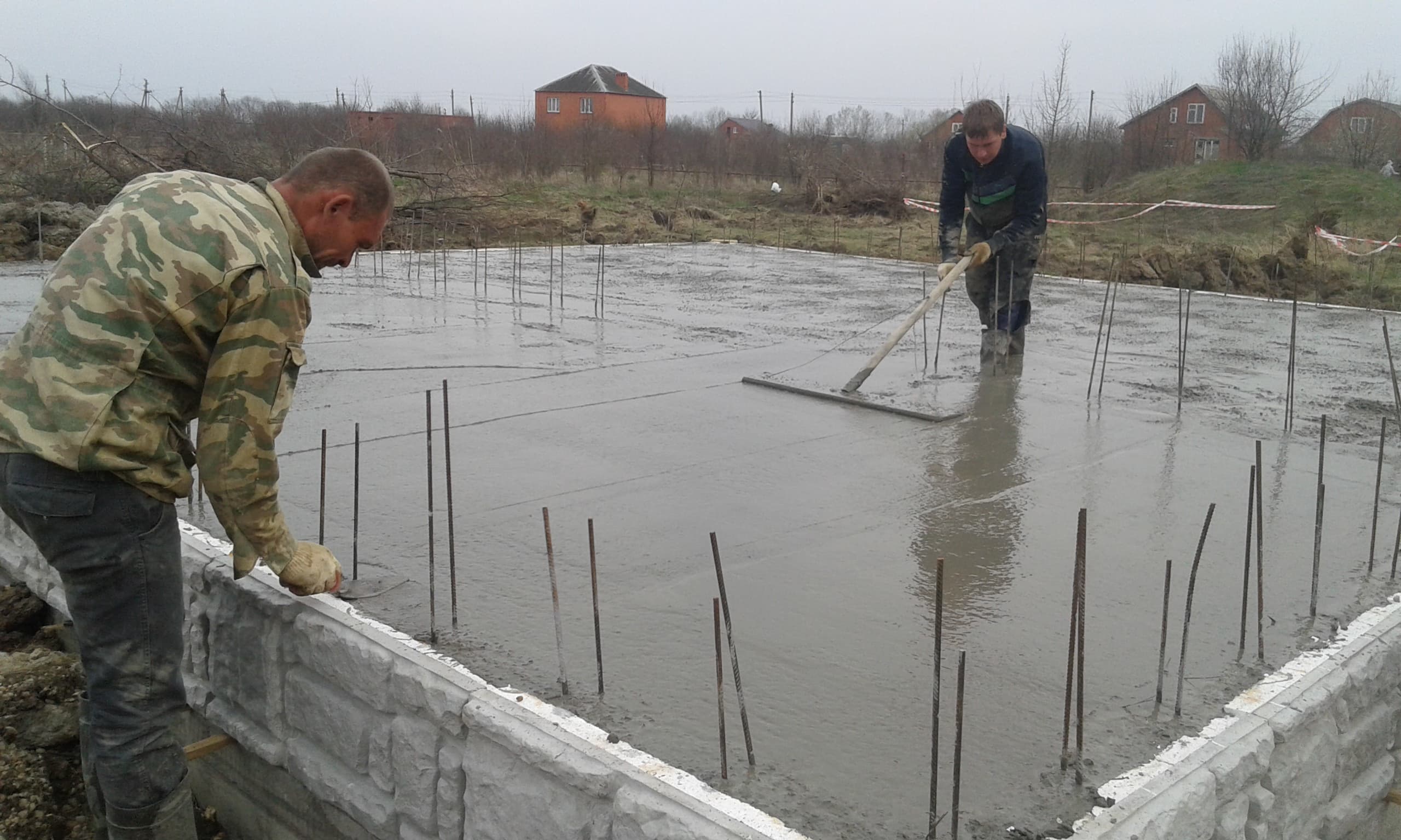 Заливка плиты пола.